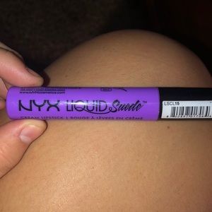 Purple liquid matte lipstick